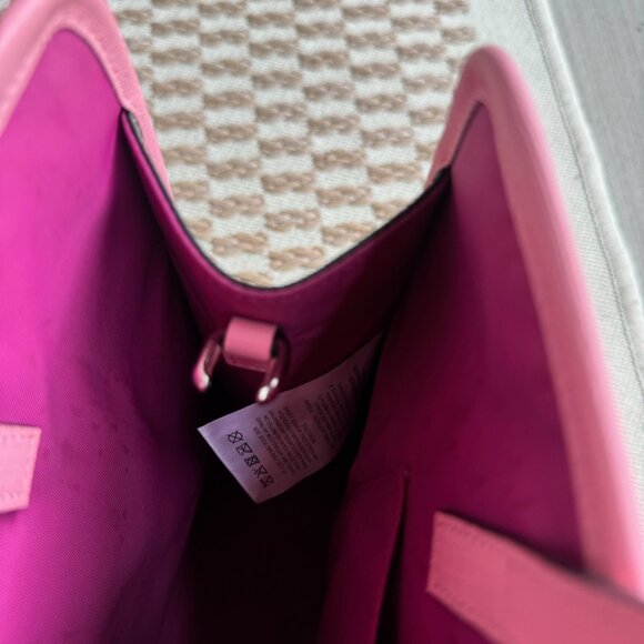 100% Authentic GUCCI GG Supreme Monogram Girls 3-D Strawberry Tote - Picture 10 of 10